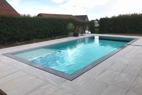 Nos carreleurs ont réalisé une piscine en carrelage extérieur. À Pully entre Lutry et Lausanne
