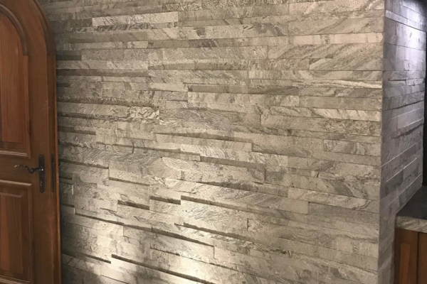 Mur en pierre naturel. Parement en pierre