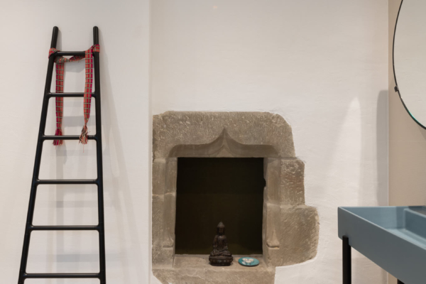 Echelle de salle de bains, carrelage beige