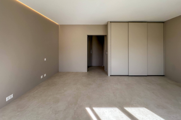 chambre coucher carrelage imitation beton beige 4 renovation appartement Nyon