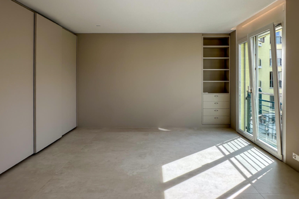 chambre coucher carrelage imitation beton beige renovation appartement Nyon