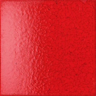 Texture d'un carrelage en céramique type zellige rouge vif craquelé, collection bottega d'arte città di faenza Rosso