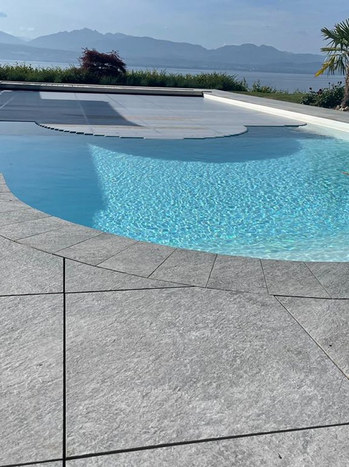 Terrasse de piscine à Saint-Prex
