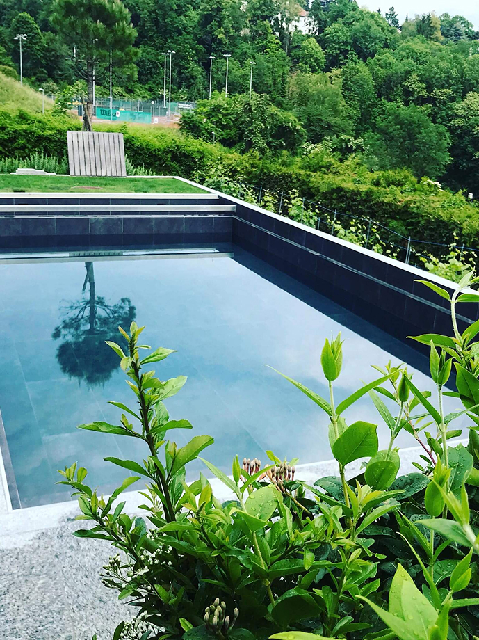 Diverses piscines en carrelage