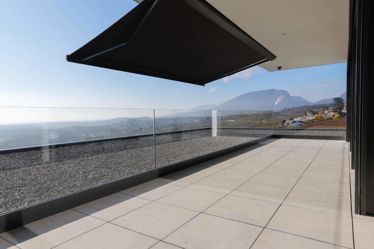Villa dans les vignes à Neuchâtel – Espace de vie, Piscines et terrasses et Salle de bain à Neuchâtel