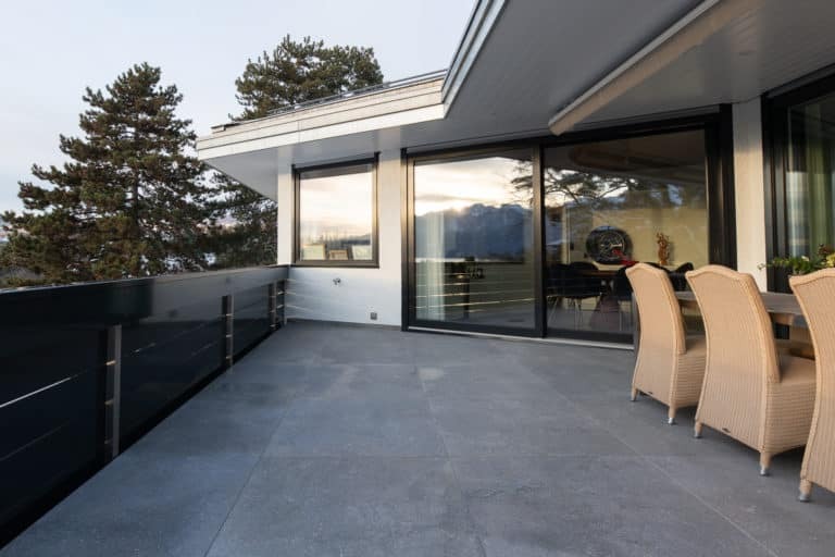 Rénovation d’une villa d’architecte à Montreux – Cuisine d'exception, Espace de vie, Piscines et terrasses et Salle de bain à Montreux, vue 19