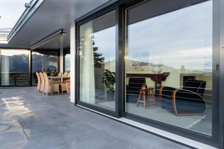 Rénovation d’une villa d’architecte à Montreux – Cuisine d'exception, Espace de vie, Piscines et terrasses et Salle de bain à Montreux, vue 20