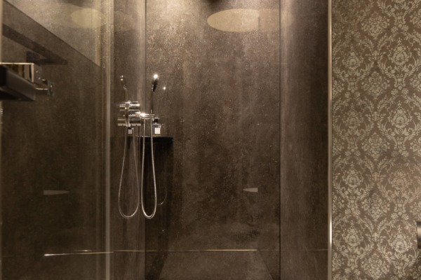 Rénovation d’une villa d’architecte à Montreux – Cuisine d'exception, Espace de vie, Piscines et terrasses et Salle de bain à Montreux, vue 7