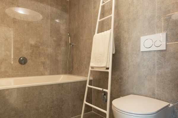 Rénovation d’une villa d’architecte à Montreux – Cuisine d'exception, Espace de vie, Piscines et terrasses et Salle de bain à Montreux, vue 12