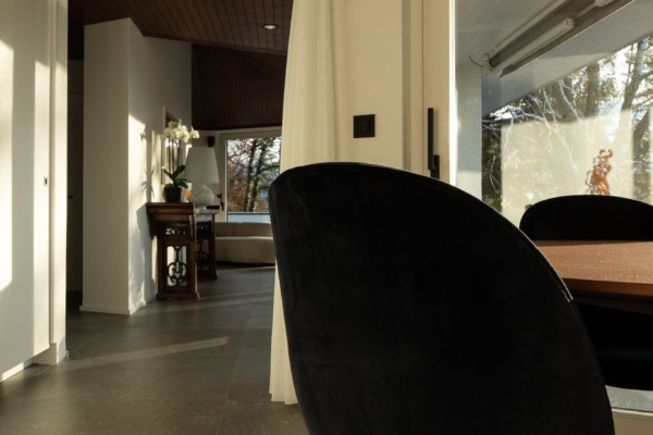 Rénovation d’une villa d’architecte à Montreux – Cuisine d'exception, Espace de vie, Piscines et terrasses et Salle de bain à Montreux, vue 14