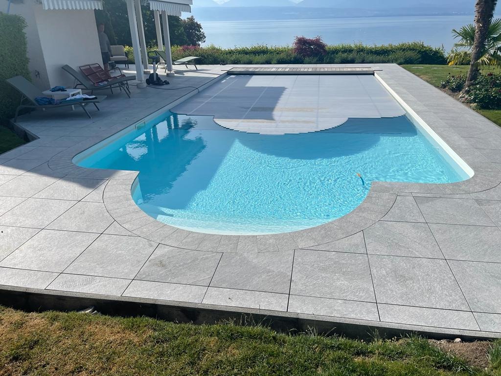 Terrasse de piscine à Saint-Prex – Piscines et terrasses à Saint-Prex