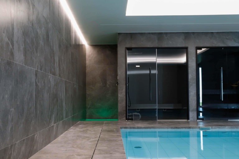 Villa dans les vignes à Neuchâtel – Espace de vie, Piscines et terrasses et Salle de bain à Neuchâtel, vue 12