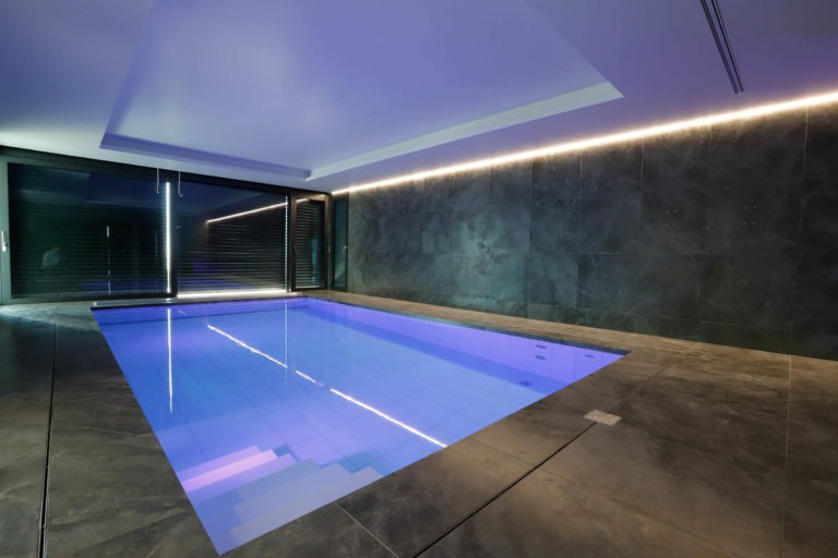 Villa dans les vignes à Neuchâtel – Espace de vie, Piscines et terrasses et Salle de bain à Neuchâtel, vue 13
