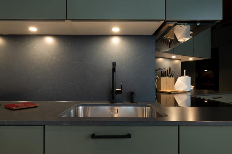 Rénovation d’une villa d’architecte à Montreux – Cuisine d'exception, Espace de vie, Piscines et terrasses et Salle de bain à Montreux, vue 3