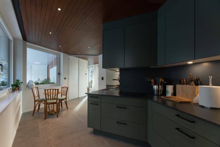 Rénovation d’une villa d’architecte à Montreux – Cuisine d'exception, Espace de vie, Piscines et terrasses et Salle de bain à Montreux, vue 5