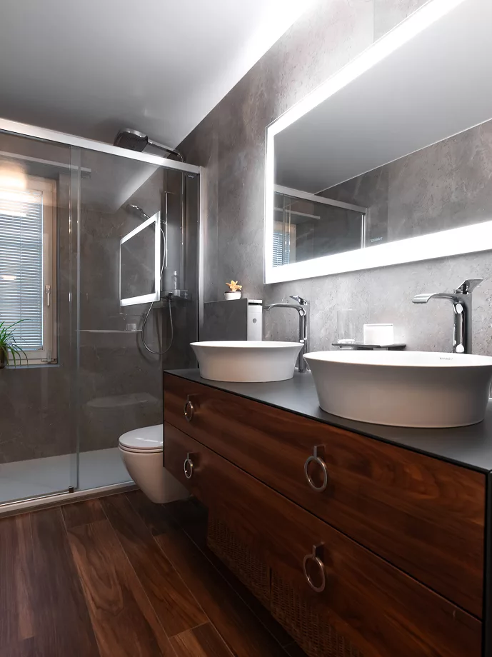Baignoire îlot et carrelage effet parquet aux Cullayes