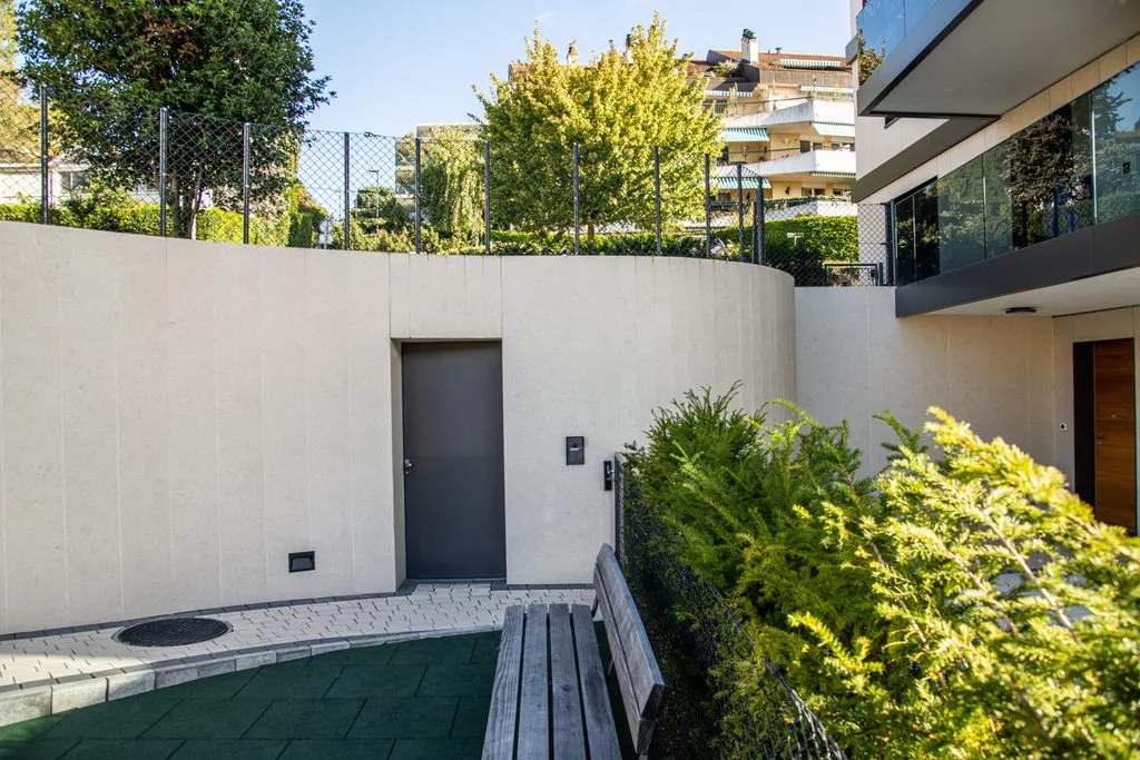 Façade en carrelage grand format à Pully